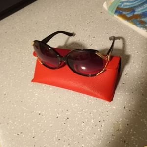Guess oversized sun glasses